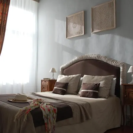 Palazzo Bianchi - * Трани